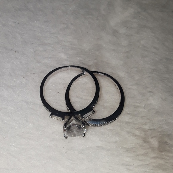 Jewelry - Picture 3 of 8